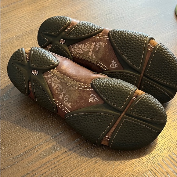 Teva Shay Chestnut Brown and Tan Slip On Shoes Size 6.5 - Picture 7 of 7